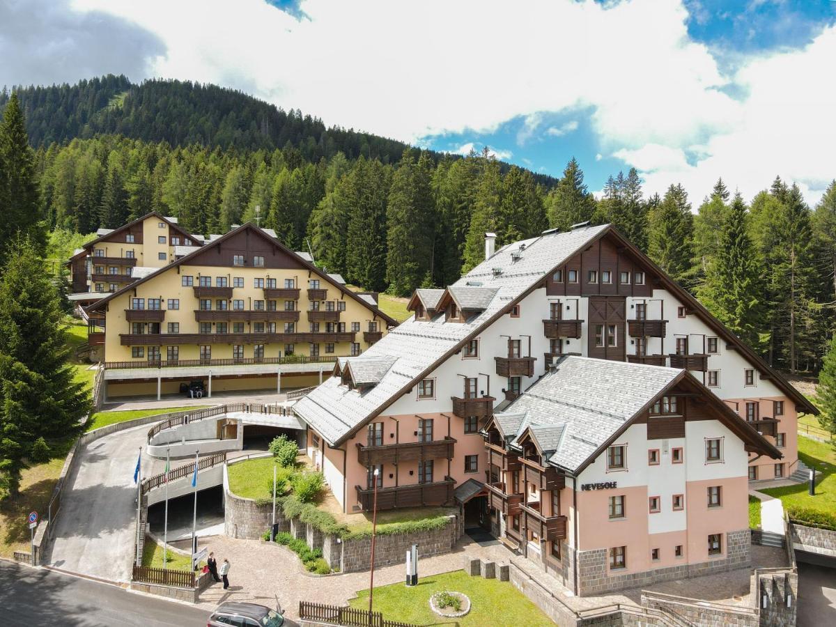 Nevesole Folgarida Resort Aparthotel Exteriör bild