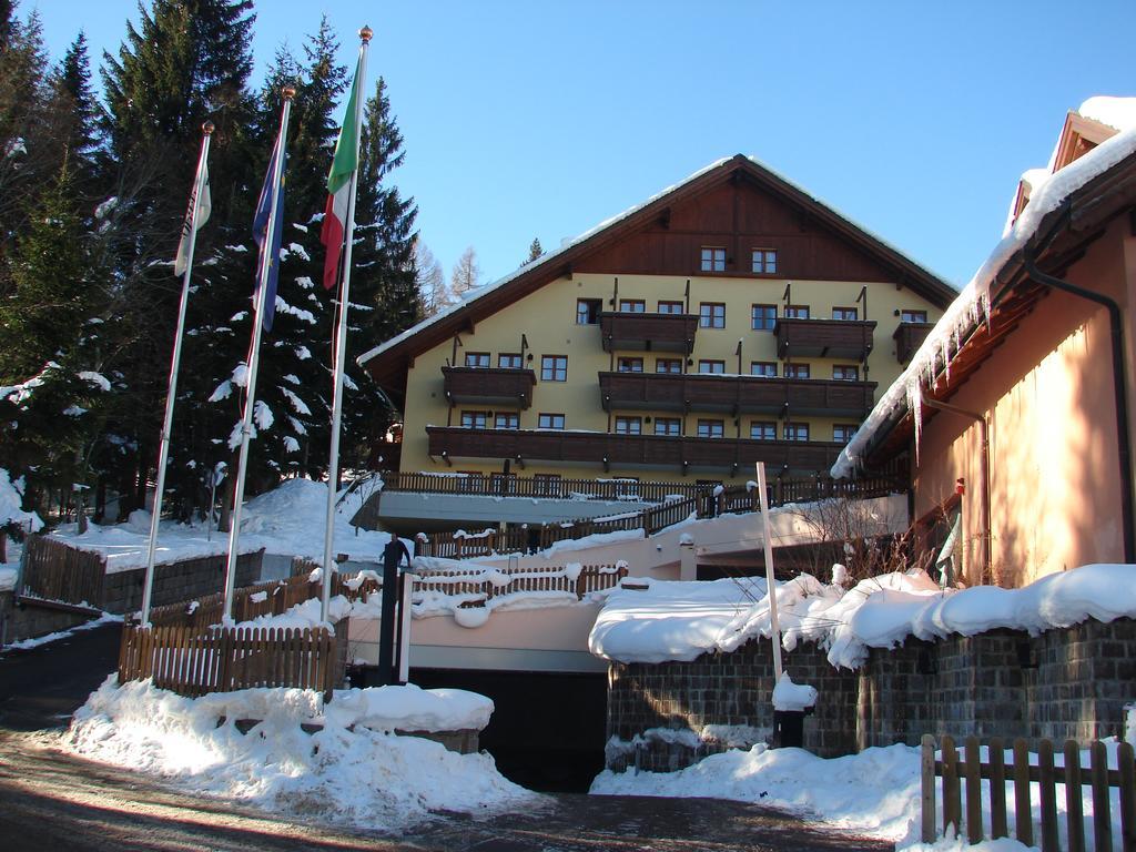 Nevesole Folgarida Resort Aparthotel Exteriör bild