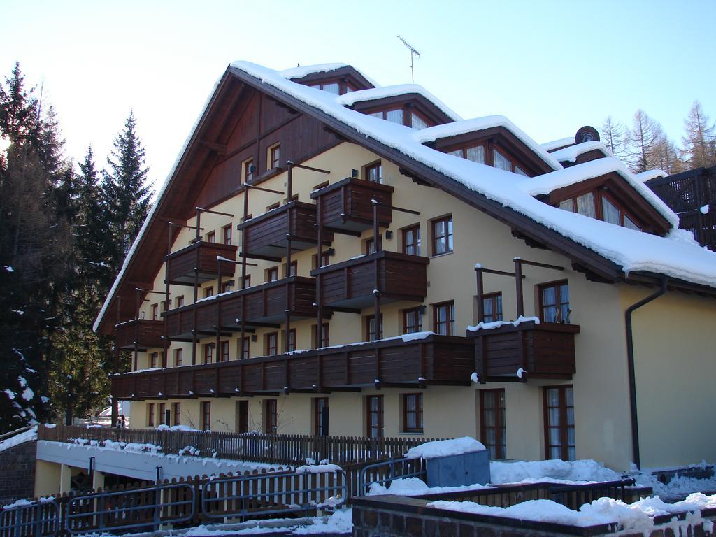 Nevesole Folgarida Resort Aparthotel Exteriör bild