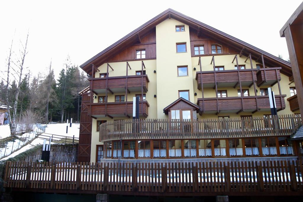 Nevesole Folgarida Resort Aparthotel Exteriör bild