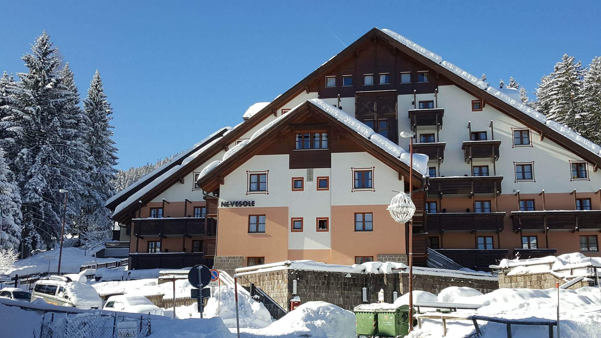 Nevesole Folgarida Resort Aparthotel Exteriör bild